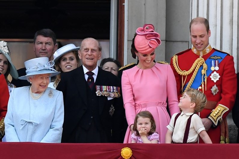 Rainha Isabel II durante parada Trooping the Colour