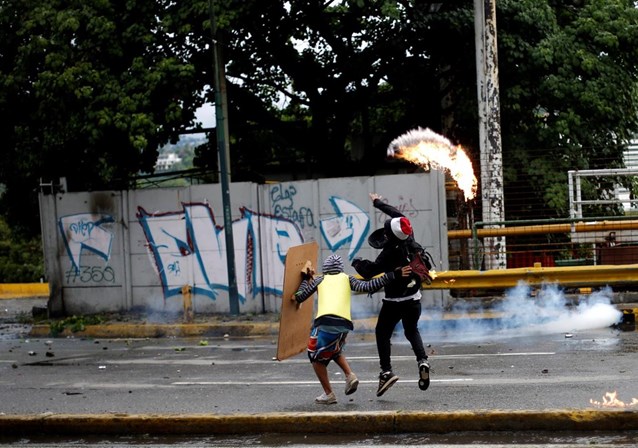 Fascistas assassinam a tiros candidato à Constituinte na Venezuela