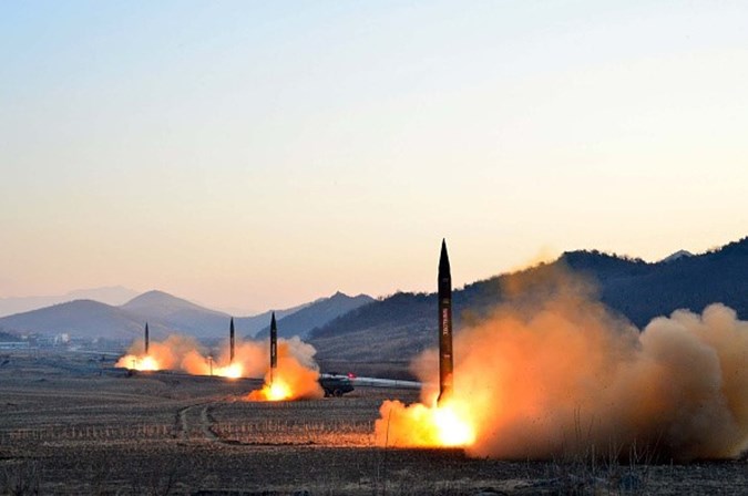 Coreia do Norte dispara novo míssil que voltou a sobrevoar Japão