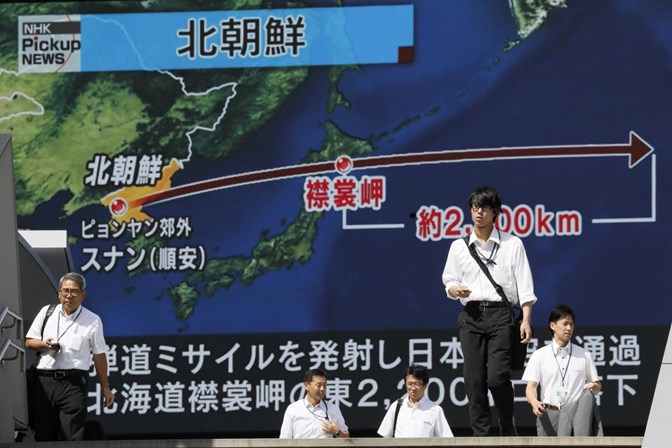 Míssil da Coreia sobrevoou Japão e tinha alcance intermediário Míssil da Coreia sobrevoou Japão e tinha alcance intermediário