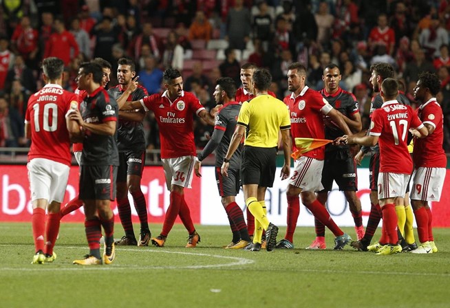 Samaris arrisca quatro jogos de suspensão