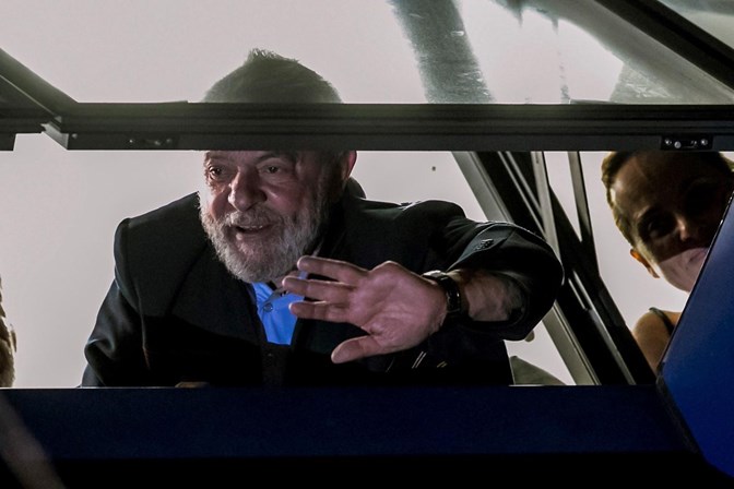 Lula se torna primeiro presidente da história a ser preso