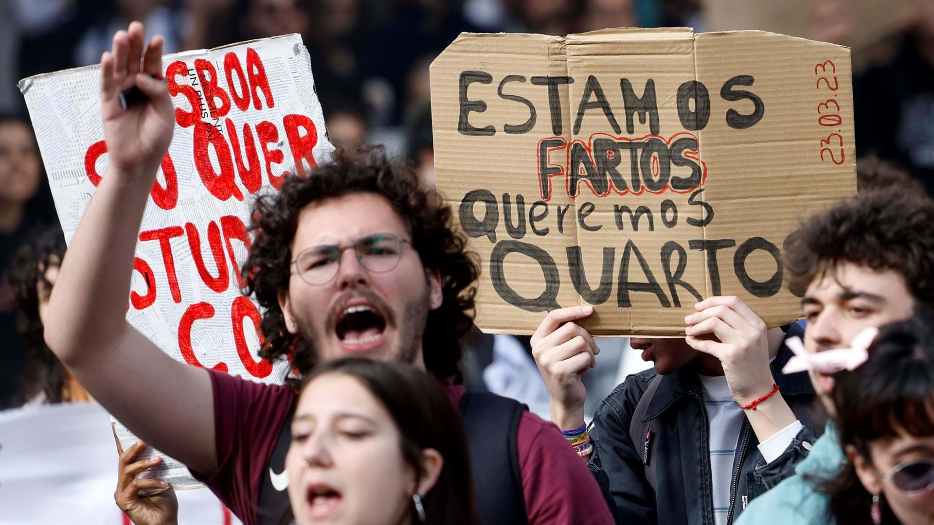 Centenas De Estudantes Marcham Em Lisboa Contra Barreiras No Ensino