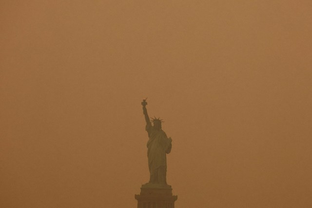 Incêndios no Canadá cobrem Estados Unidos de cinza e fumo Mundo SÁBADO