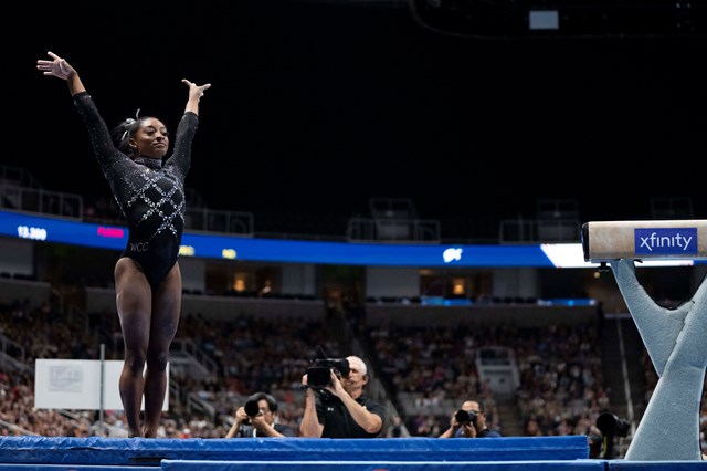 Ginasta Simone Biles conquista oitavo título dos EUA e bate recorde de