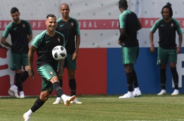 Quaresma joga de início contra o Irão