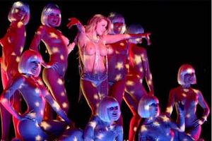 Carmen Electra despe-se em Vegas