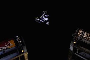 Salto mortal na Tower Bridge