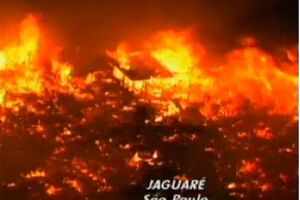 Incêndio arrasa favela de São Paulo