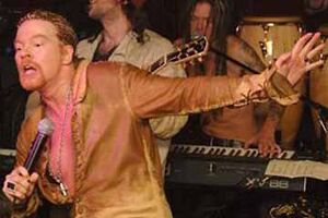 Axl Rose bate em fotógrafo
