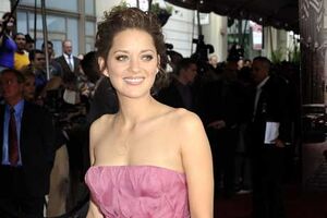 Marion Cotillard canta para a Dior
