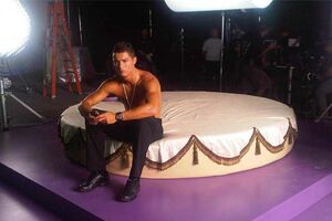 Ronaldo faz anúncio ousado com actriz espanhola (vídeo)