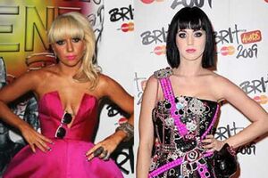 Hospedeiras dançam Katty Perry e Lady Gaga no avião (vídeo)