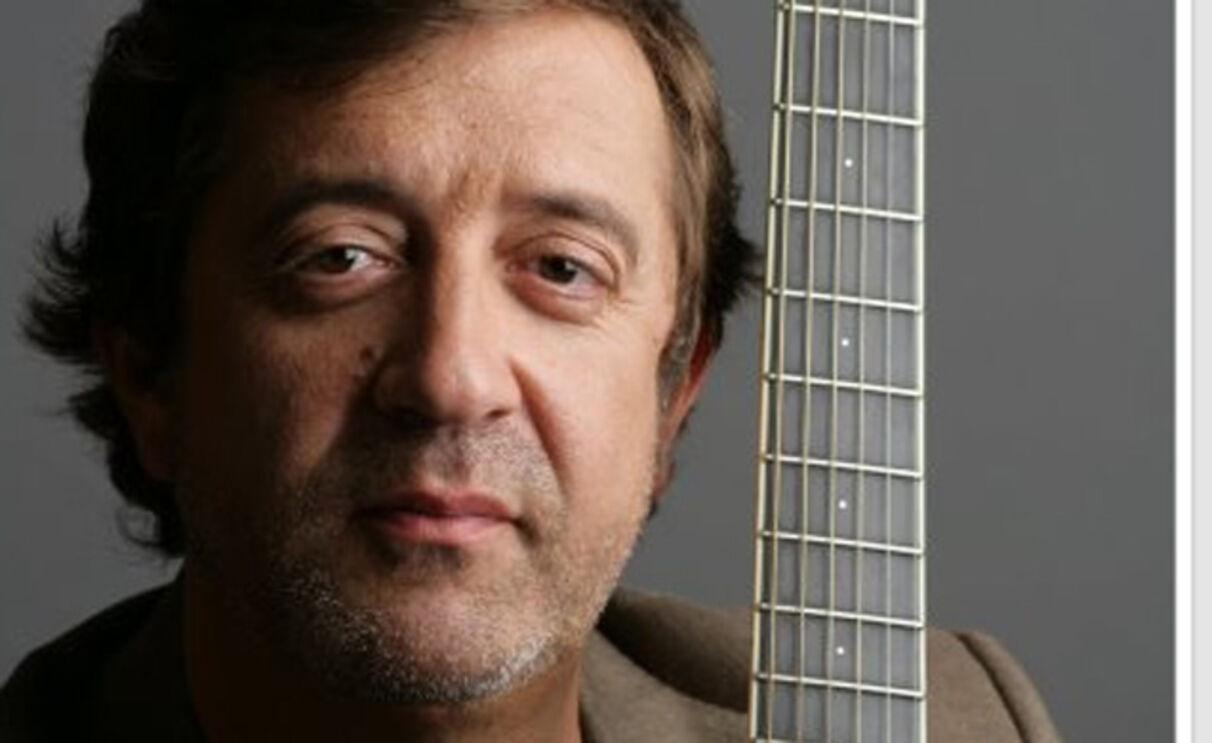 O músico e cantor Rui Veloso atua esta sexta-feira à noite na Baía de Cascais, em concerto de entrada livre