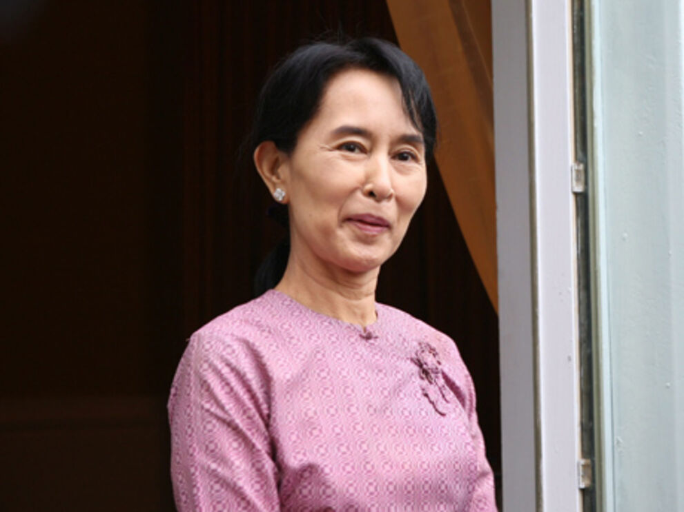 Aung San Suu Kyi entrevista à BBC