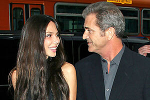 Mel Gibson admite que bateu na namorada (vídeo)