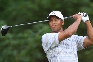 Tiger Woods transferido de hospital para clínica para prosseguir recuperação