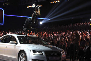 Homem fica gravemente ferido em directo (vídeo)