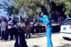 Sudão: Mulher chicoteada por usar calças (vídeo)