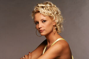 Ex-miss França "espalha-se" no Dakar (vídeo)