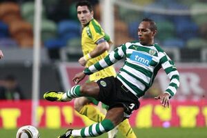 Liedson despede-se com dois golos (vídeo)