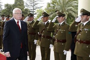 Presidente checo apanhado a roubar uma caneta (vídeo)