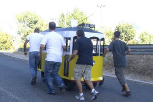 A SÁBADO viajou no eléctrico louco (vídeo)
