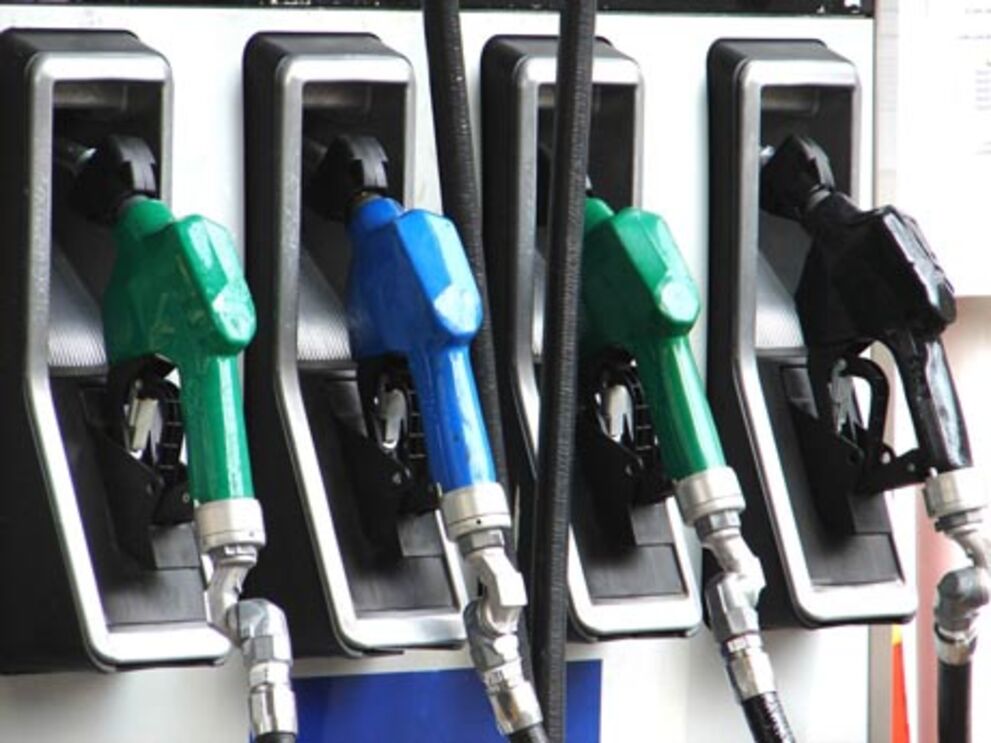 Gasolina e gasóleo mais baratos a partir de segunda-feira