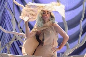 Lady Gaga canta para Bill Clinton ao jeito de Marilyn Monroe