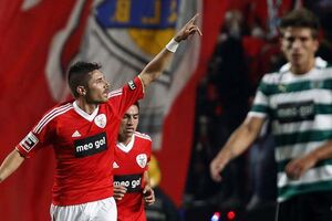Benfica vence Sporting em dérbi escaldante (vídeo)