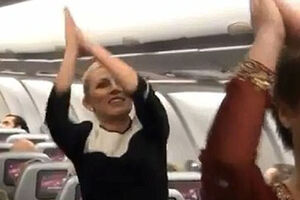 Hospedeiras da Finnair dançam a bordo do avião (vídeo)