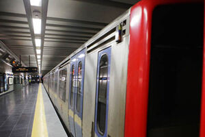 Comboios da CP a circular e Metro de Lisboa parado