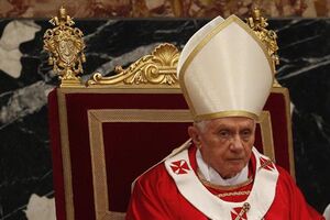 Cardeal diz que "só restam 12 meses de vida" a Bento XVI
