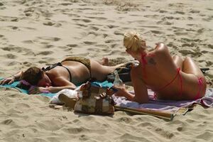 Calor enche praias em Março