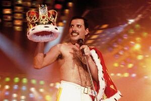 Freddie Mercury volta ao palco
