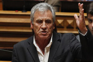 Parlamento debate e vota moção de censura do PCP