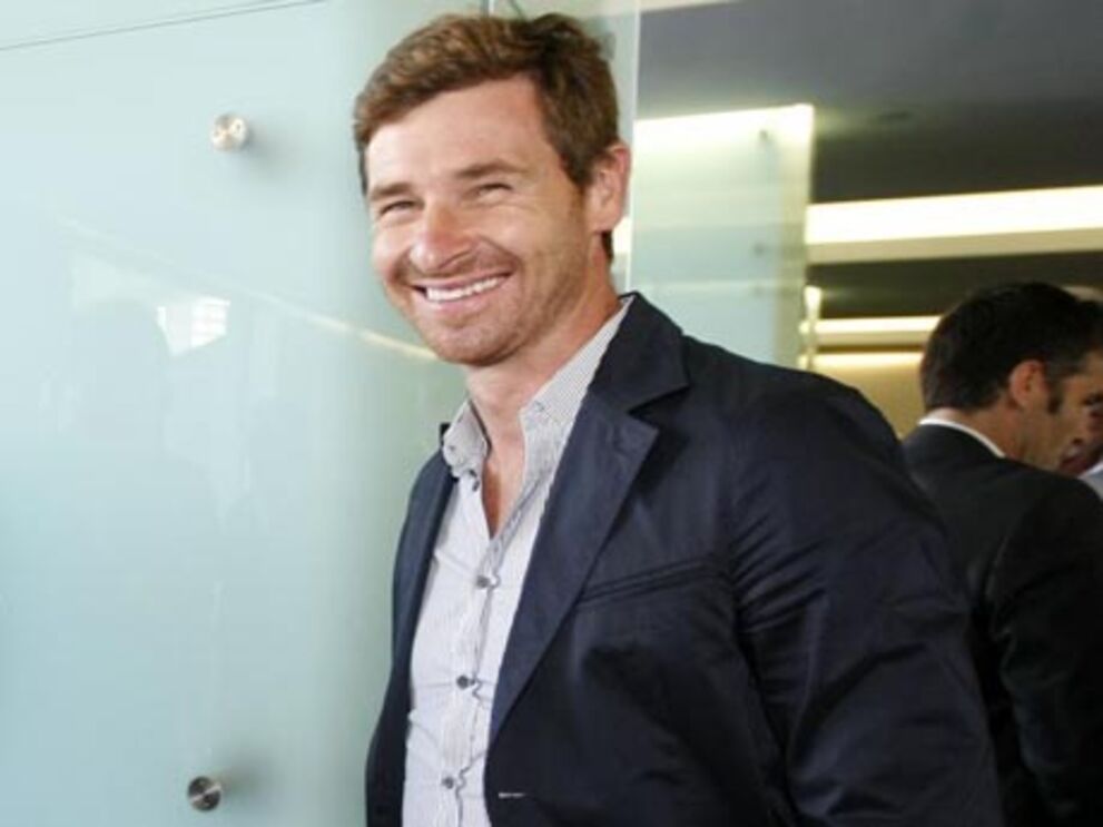 Tottenham confirma Villas-Boas