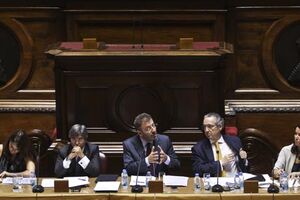 Polícia obriga professores a abandonar Assembleia