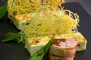 Receita do chef: aprenda a fazer  vitela com polenta de legumes (vídeo)