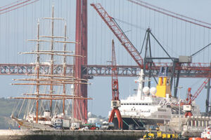 Desconvocada greve nos portos após 'abertura ao diálogo' demonstrada pelo novo ministro