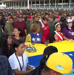 Apoiantes de Maduro marcharam na Venezuela num momento em cresce a tensão com os EUA 