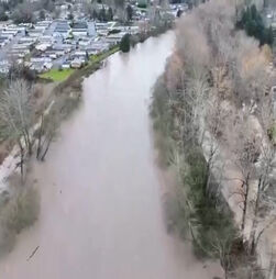 Chuva forte deixa várias zonas de Washington inundadas  
