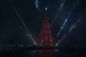 Emoção e fogo de artifício: Rio de Janeiro inaugura árvore de Natal flutuante na Enseada de Botafogo 