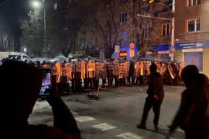 Confrontos marcam manifestação contra o orçamento do governo búlgaro para 2026 