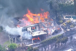 Incêndio florestal destrói pelo menos 12 casas na Austrália 