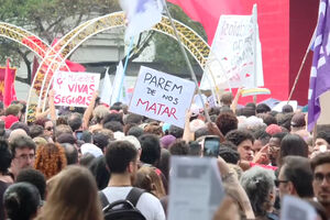 Milhares marcham no Brasil contra feminicídios e violência de género