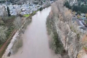Chuva forte deixa várias zonas de Washington inundadas  