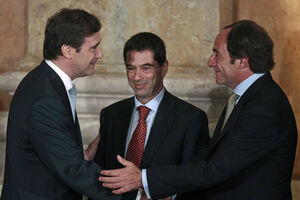 Gaspar pôs o lugar à disposição e Passos responsabiliza Portas por eventual "segundo resgate"