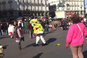 Hello Kitty e Sponge Bob à pancada em Madrid (vídeo)
