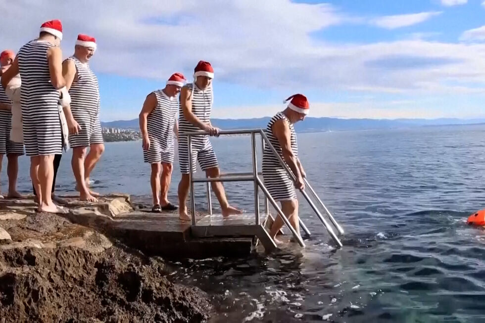 Nadadores de inverno enfrentam o mar Adriático há mais de 20 anos  